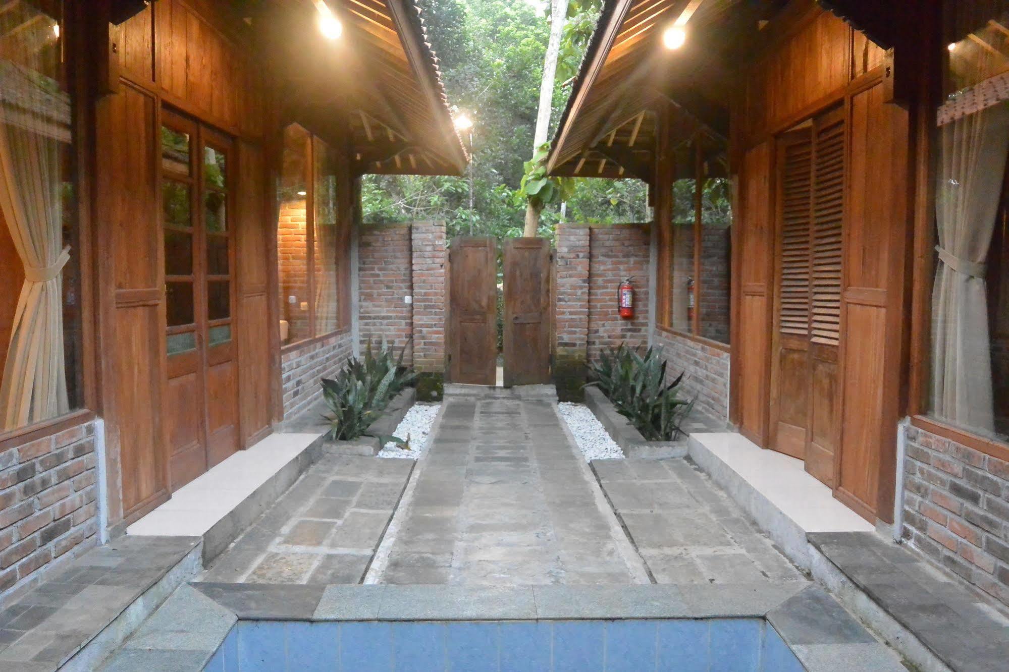 Cempaka Villa Magelang Exterior photo